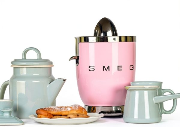 SMEG 50's Retro Citrus Juicer Pink CFJ11PKUS Automatic Drip-Free-3